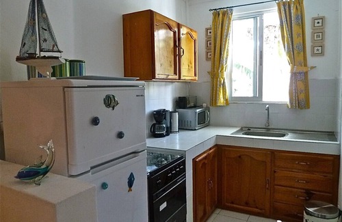 Pereybere Apartment | Superb apartment with pool, 3 minutes walk to beaches, restaurants & amenities