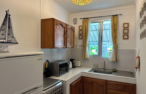 Pereybere Apartment | Superb apartment with pool, 3 minutes walk to beaches, restaurants & amenities