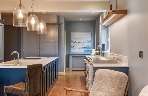 Middleton-on-Sea House | Superb beach house with beautiful garden with hot tub and private beach access