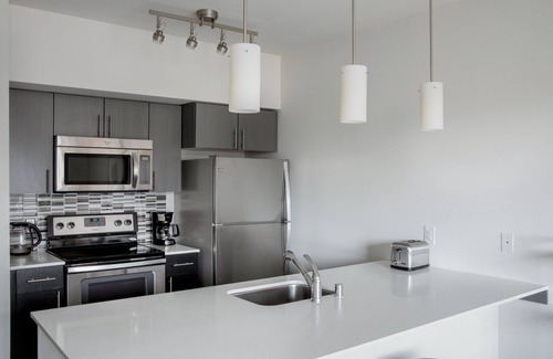 Northeast Bellevue Apartment | Superb Bellevue Jr 1BR w/Garden & Wine Lockers, nr Bars, by Blueground