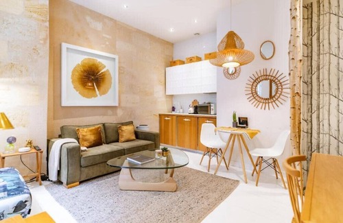 Hotel de Ville - Quinconces Apartment | Superb bright and charming Bordeaux flat with terrace