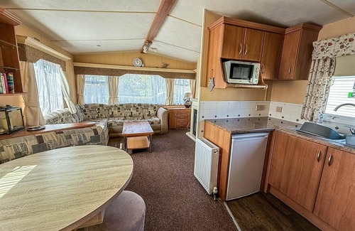 Kessingland House | Superb caravan by the seaside in Kessingland, Suffolk ref 90040SG