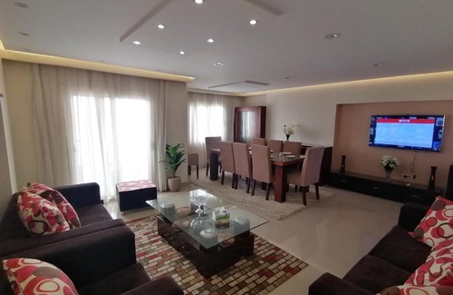An-Nuzhah Apartment | Superb & comfy 3BDR apartment with outstanding view شقة فندقية فاخرة فيو رائع للمطار