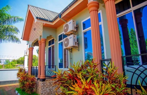 Moshi Cottage | Superb cottage with AC in lively Moshi