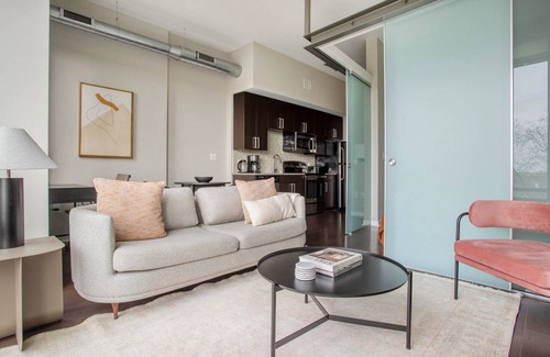 Del Ray Apartment | Superb Del Ray 1BR w/Gym, nr Theater, Airport & Nightlife, by Blueground