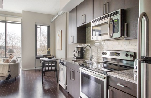 Del Ray Apartment | Superb Del Ray 1BR w/Gym, nr Theater, Airport & Nightlife, by Blueground
