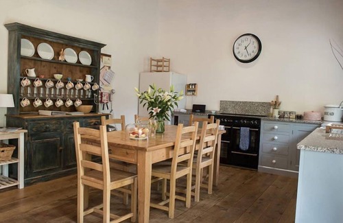 Ottery St Mary House | Superb detached Grade II listed barn conversion with private hot tub, close to coast