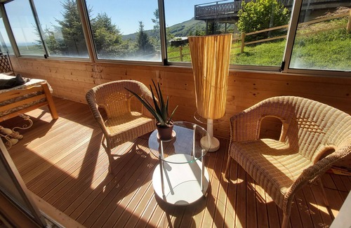 Besse-et-Saint-Anastaise Apartment | Superb 52m2 apartment not overlooked with 25m2 loggia.