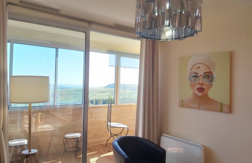 Besse-et-Saint-Anastaise Apartment | Superb 52m2 apartment not overlooked with 25m2 loggia.