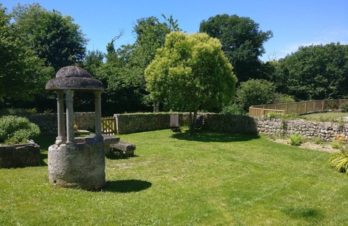 Soyaux Apartment | Superb manor house apartment with garden and swimming pool