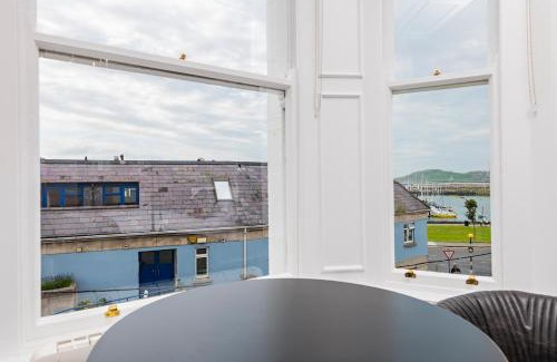 Sutton Cross Apartment | Superb Marina Hideaway