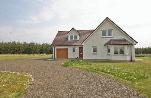 North Watten Cottage | Superb modern detached house amidst miles of open countryside equidistant between Wick and Thurso.