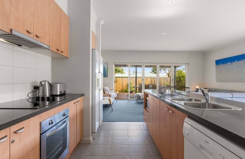 Inverloch House | Superb Quiet Court Location Family Friendly Retreat in a Prime Location