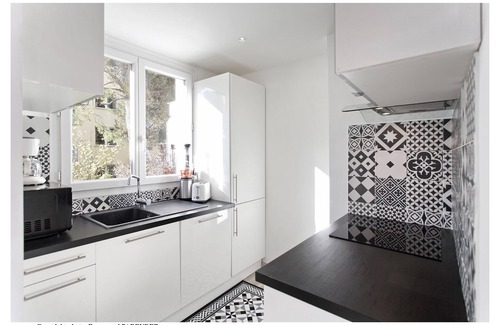 Fabron Apartment | Superb renovated 2-bedroom air-conditioned apartment 3 minutes walk from the sea
