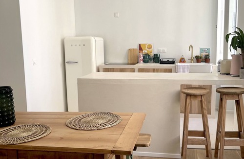 Les Grands Carmes Condo | Superb renovated duplex, near Panier and business center