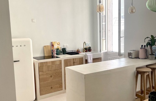 Les Grands Carmes Condo | Superb renovated duplex, near Panier and business center