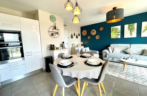 Bastide Giraud Apartment | Superb sea view apartment in Villeneuve-Loubet