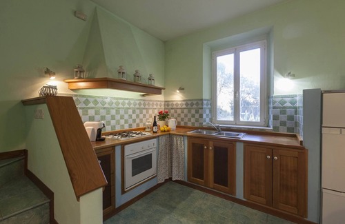 Quiesa Villa | Superb villa in Massarosa, lake and olive grove views, jacuzzi pool, Wi-Fi