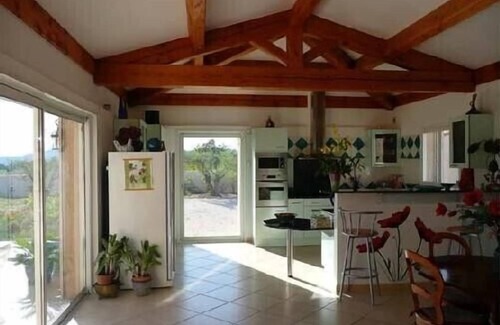 Montpeyroux Villa | Superb villa with large swimming pool, views of vineyards and mountains
