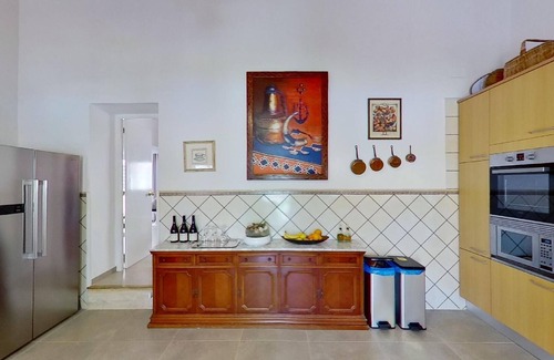 L'Ampolla Villa | Superb villa with swimming pool, tennis court, 3 km from the beach