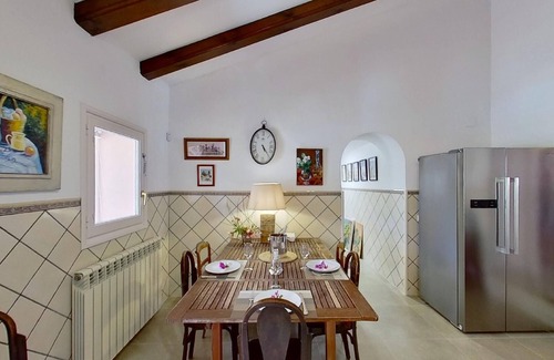 L'Ampolla Villa | Superb villa with swimming pool, tennis court, 3 km from the beach