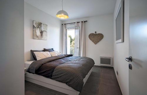 Bonneveine Apartment | Superbe appart 3 p, 10 mn de la plage avec piscine et parking