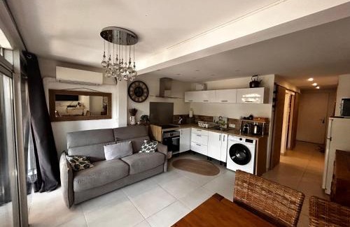 Bastide Giraud Apartment | Superbe appartement 2 pièces avec piscine et parking, proche de la mer