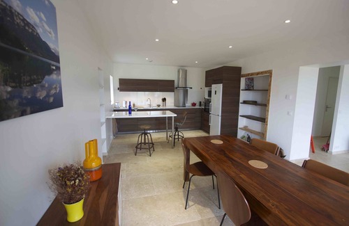 Dullin Apartment | Superbe appartement 2 chambres/Lovely 2 bedrooms with terrasse TOUSHITA