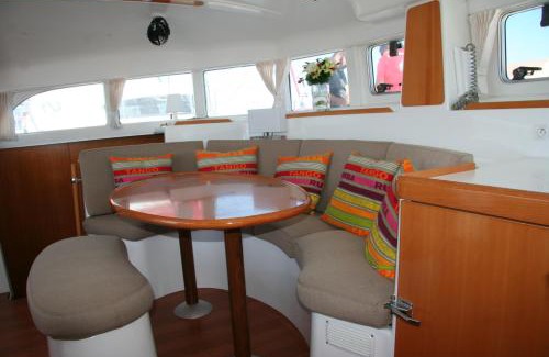 Sant Carles de la Rapita Boat Rental | Superbe catamaran