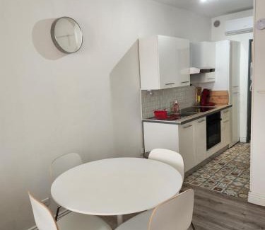 Les Grands Carmes Apartment | SUPERBE STUDiO LE PANIER