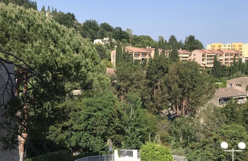 Vence Apartment | Superbe T3, Ensoleillé, Piscine, Jardin, Centre-ville 7 min à Pied