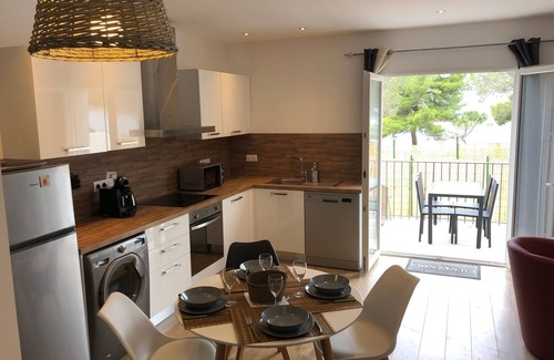 Galeria House | Superior apartment 2 bedrooms sea view in front of the beach