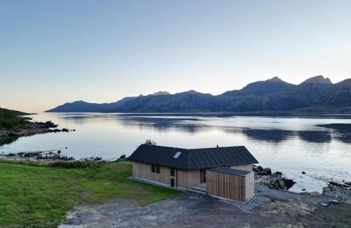 Vestvagøy House | Superior Cabin with Private Beach Lofoten
