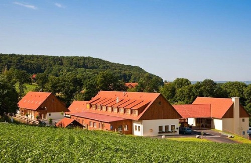 Tieschen House | Superior Dreibettzimmer - Jufa Hotel Tieschen Bio Landerlebnis