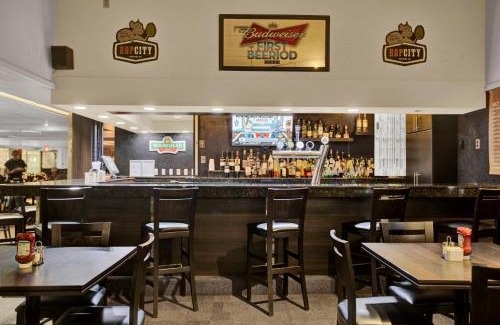 Thunder Bay Hotel | Superior Inn Hotel and Conference Centre Thunder Bay