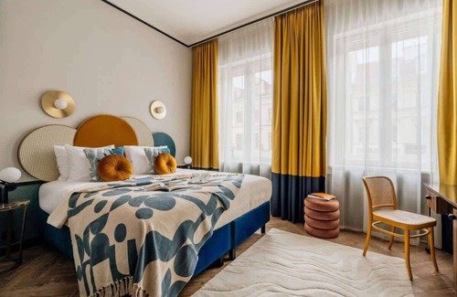 Srodmiescie Hotel | Superior Room with King Size bed Nowy Świat view