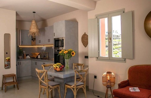 Finikia Villa | Superior Santorini Villa | 2 Bedroom Villa | Private Jetted Pool & Amazing Sea.