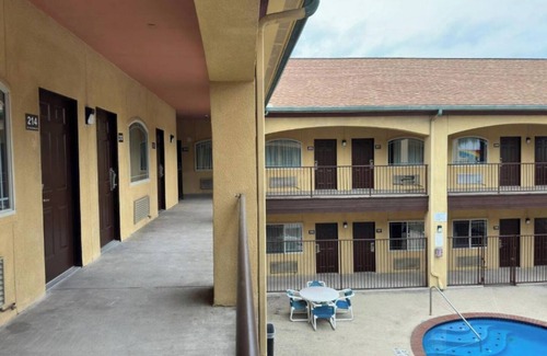 Edinburg Apartment | Superior Suite