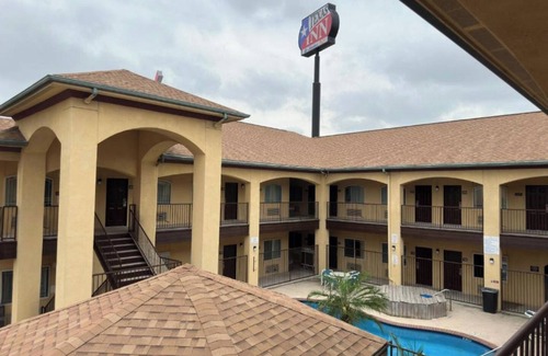 Edinburg Apartment | Superior Suite
