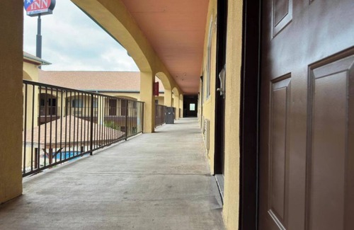 Edinburg Apartment | Superior Suite