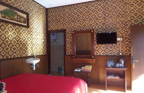 Ngadisari Bed & Breakfast | Superior Triple adjacent to Cafe Lava Restaurant