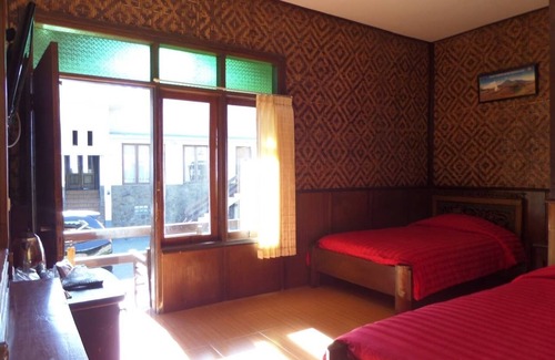 Ngadisari Bed & Breakfast | Superior Triple adjacent to Cafe Lava Restaurant