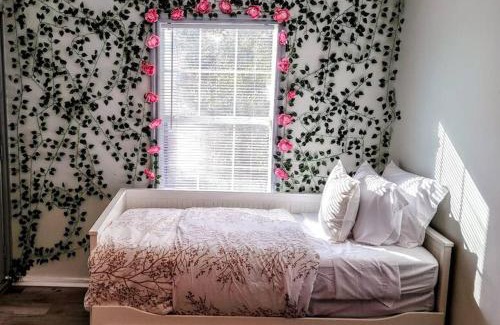 Greater East End Apartment | SuperValue Suite #8 @ East End Revitalized