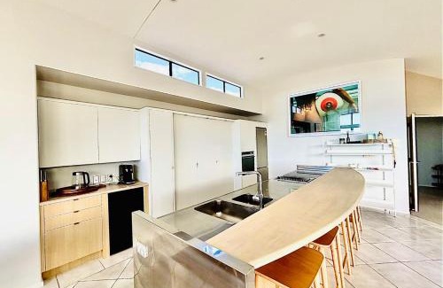 Mount Maunganui Villa | Supreme on Marine - Beachfront!