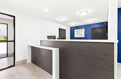 Groves Hotel | SureStay Hotel by Best Western Groves