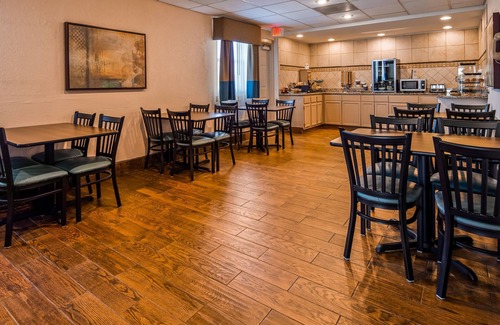 Ottawa Hotel | SureStay Hotel by Best Western Ottawa