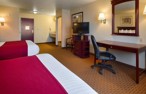Quanah Hotel | SureStay Plus Hotel by Best Western Quanah