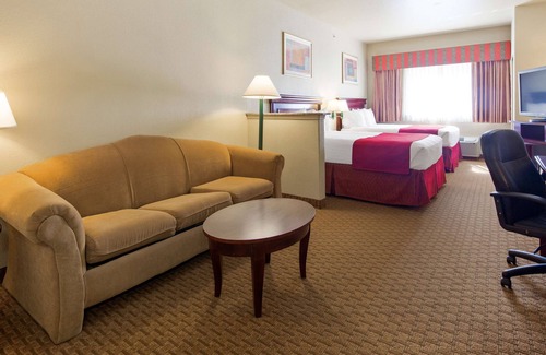 Quanah Hotel | SureStay Plus Hotel by Best Western Quanah
