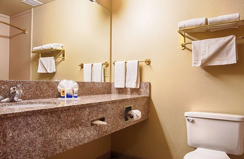 Quanah Hotel | SureStay Plus Hotel by Best Western Quanah