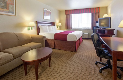 Quanah Hotel | SureStay Plus Hotel by Best Western Quanah